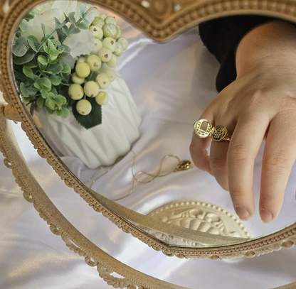 Wonderland 'Utopia' Signet Ring in Yellow Gold or Platinum