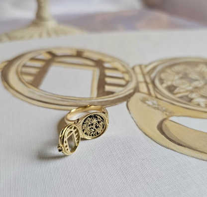 Wonderland 'Utopia' Signet Ring in Yellow Gold or Platinum