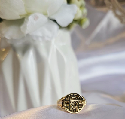 Wonderland 'Utopia' Signet Ring in Yellow Gold or Platinum